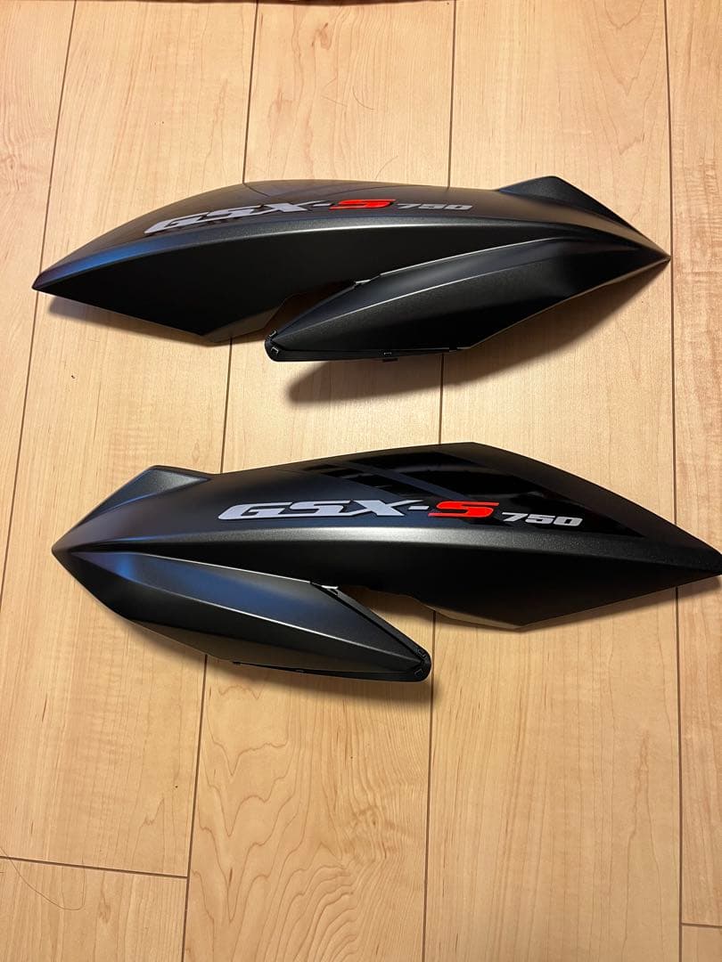 GSX-S 750 カウル　新品未使用品